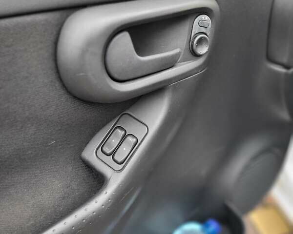 Білий Опель Комбо вант.-пас., об'ємом двигуна 1.3 л та пробігом 323 тис. км за 3750 $, фото 15 на Automoto.ua