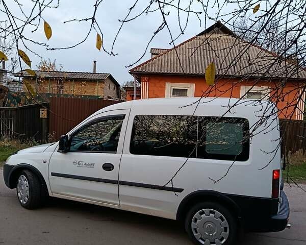 Білий Опель Комбо вант.-пас., об'ємом двигуна 1.3 л та пробігом 268 тис. км за 4500 $, фото 9 на Automoto.ua