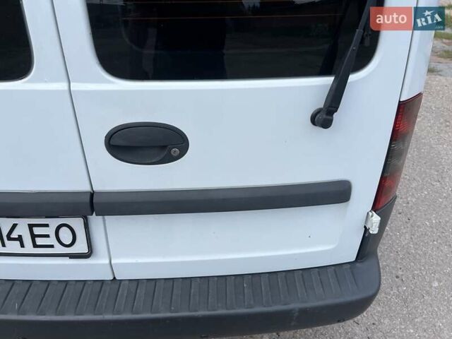 Білий Опель Комбо вант.-пас., об'ємом двигуна 1.2 л та пробігом 268 тис. км за 4300 $, фото 17 на Automoto.ua
