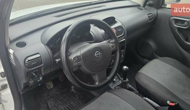 Белый Опель Комбо груз.-пасс., объемом двигателя 1.3 л и пробегом 370 тыс. км за 3650 $, фото 6 на Automoto.ua
