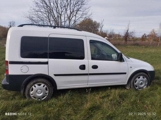 Белый Опель Комбо груз.-пасс., объемом двигателя 1.7 л и пробегом 245 тыс. км за 4177 $, фото 12 на Automoto.ua