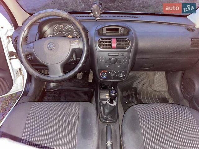 Белый Опель Комбо груз.-пасс., объемом двигателя 1.3 л и пробегом 426 тыс. км за 4200 $, фото 13 на Automoto.ua