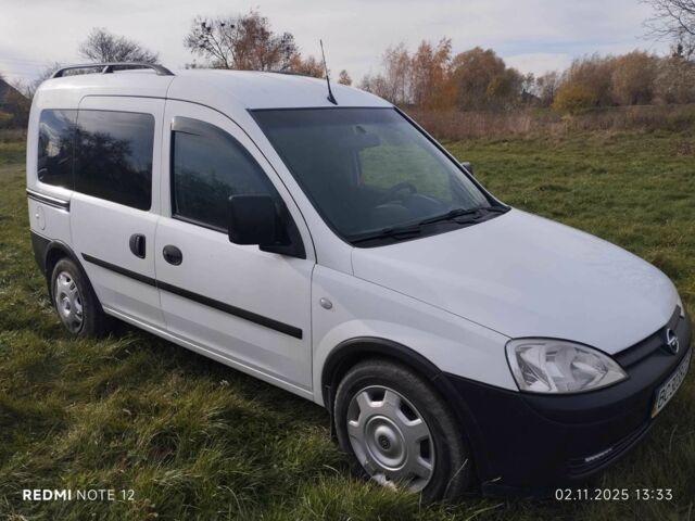 Белый Опель Комбо груз.-пасс., объемом двигателя 1.7 л и пробегом 245 тыс. км за 4177 $, фото 10 на Automoto.ua