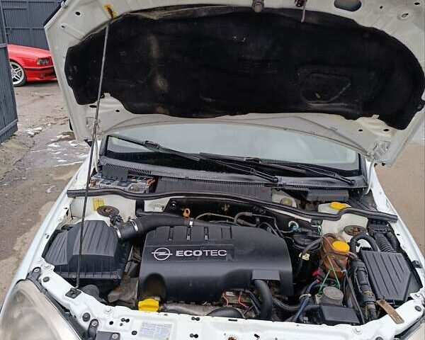 Білий Опель Комбо вант.-пас., об'ємом двигуна 1.25 л та пробігом 228 тис. км за 2999 $, фото 24 на Automoto.ua