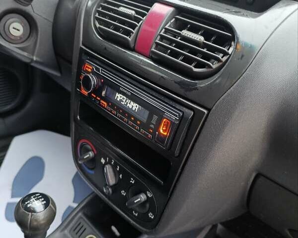 Білий Опель Комбо вант.-пас., об'ємом двигуна 1.25 л та пробігом 228 тис. км за 2999 $, фото 21 на Automoto.ua