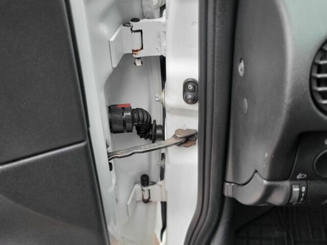 Білий Опель Комбо вант.-пас., об'ємом двигуна 1.2 л та пробігом 323 тис. км за 3750 $, фото 10 на Automoto.ua