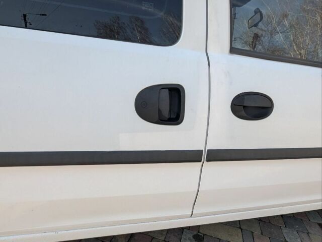 Білий Опель Комбо вант.-пас., об'ємом двигуна 1.2 л та пробігом 395 тис. км за 4000 $, фото 18 на Automoto.ua