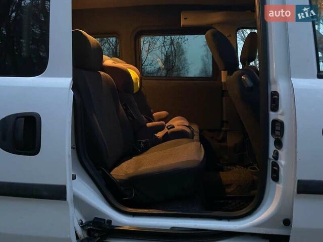 Белый Опель Комбо груз.-пасс., объемом двигателя 1.3 л и пробегом 426 тыс. км за 4200 $, фото 12 на Automoto.ua