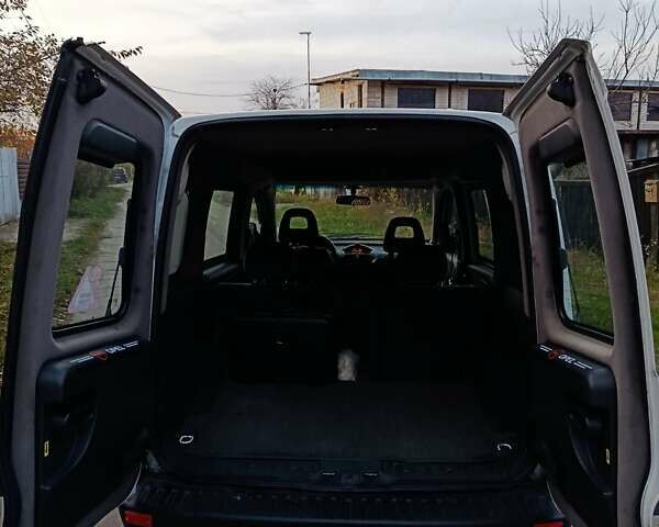 Білий Опель Комбо вант.-пас., об'ємом двигуна 1.3 л та пробігом 268 тис. км за 4500 $, фото 22 на Automoto.ua