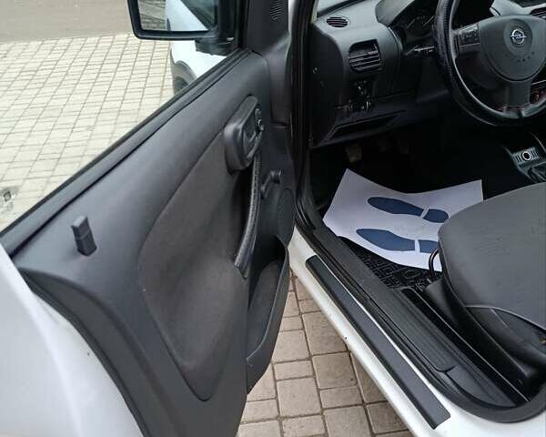 Білий Опель Комбо вант.-пас., об'ємом двигуна 1.25 л та пробігом 228 тис. км за 2999 $, фото 9 на Automoto.ua