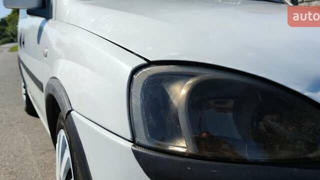 Белый Опель Комбо груз.-пасс., объемом двигателя 1.2 л и пробегом 254 тыс. км за 4150 $, фото 6 на Automoto.ua