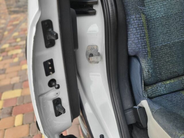 Білий Опель Комбо вант.-пас., об'ємом двигуна 1.2 л та пробігом 323 тис. км за 3750 $, фото 18 на Automoto.ua