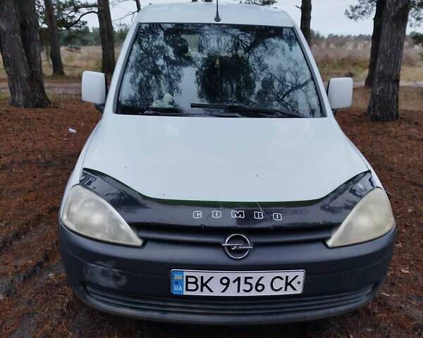 Белый Опель Комбо груз.-пасс., объемом двигателя 1.2 л и пробегом 247 тыс. км за 3300 $, фото 3 на Automoto.ua