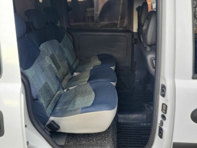 Білий Опель Комбо вант.-пас., об'ємом двигуна 1.2 л та пробігом 323 тис. км за 3750 $, фото 7 на Automoto.ua