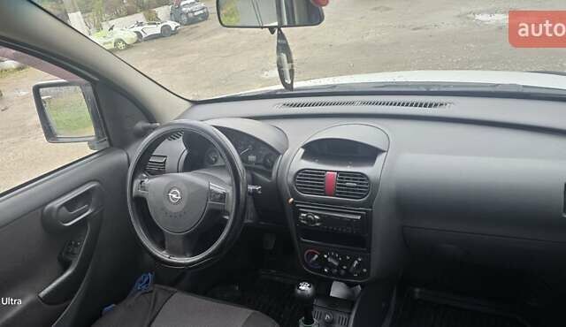 Белый Опель Комбо груз.-пасс., объемом двигателя 1.3 л и пробегом 370 тыс. км за 3650 $, фото 9 на Automoto.ua