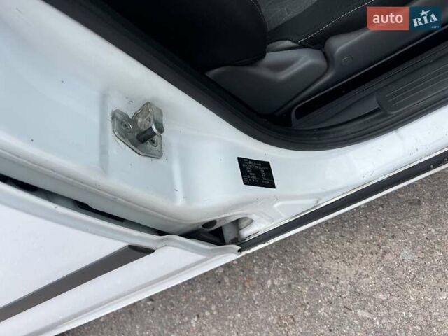 Білий Опель Комбо вант.-пас., об'ємом двигуна 1.2 л та пробігом 268 тис. км за 4300 $, фото 28 на Automoto.ua