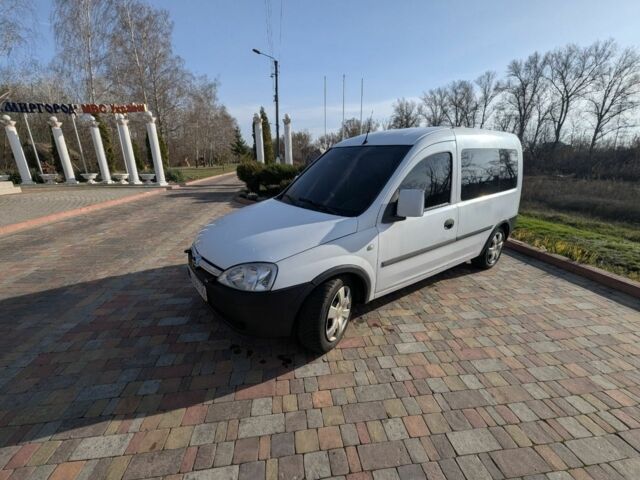 Білий Опель Комбо вант.-пас., об'ємом двигуна 1.2 л та пробігом 395 тис. км за 4000 $, фото 3 на Automoto.ua