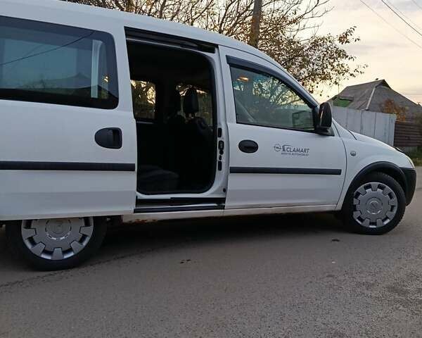 Білий Опель Комбо вант.-пас., об'ємом двигуна 1.3 л та пробігом 268 тис. км за 4500 $, фото 24 на Automoto.ua