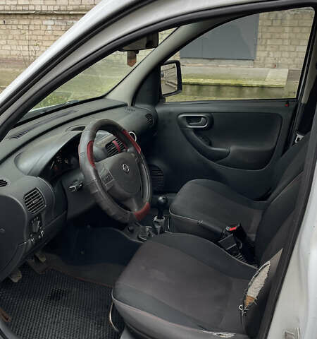 Білий Опель Комбо вант.-пас., об'ємом двигуна 1.25 л та пробігом 365 тис. км за 4000 $, фото 15 на Automoto.ua