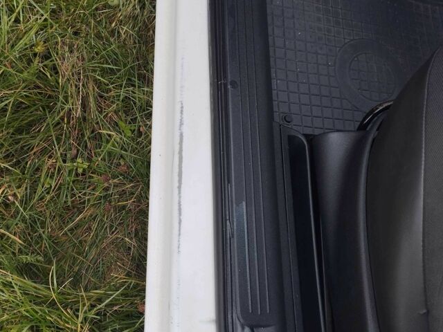 Белый Опель Комбо груз.-пасс., объемом двигателя 1.7 л и пробегом 245 тыс. км за 4177 $, фото 17 на Automoto.ua