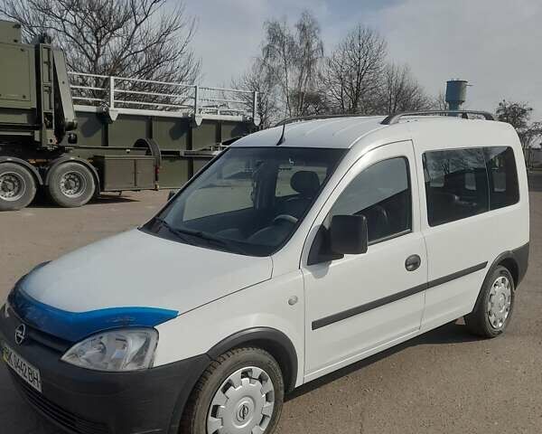 Белый Опель Комбо груз.-пасс., объемом двигателя 1.3 л и пробегом 185 тыс. км за 3900 $, фото 4 на Automoto.ua