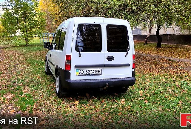 Белый Опель Комбо груз.-пасс., объемом двигателя 1.6 л и пробегом 270 тыс. км за 4800 $, фото 2 на Automoto.ua