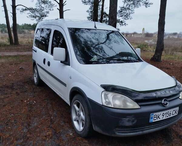 Белый Опель Комбо груз.-пасс., объемом двигателя 1.2 л и пробегом 247 тыс. км за 3300 $, фото 1 на Automoto.ua