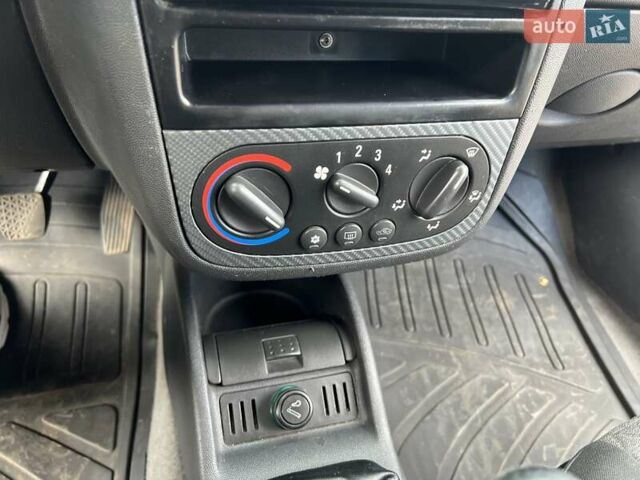 Білий Опель Комбо вант.-пас., об'ємом двигуна 1.2 л та пробігом 268 тис. км за 4300 $, фото 53 на Automoto.ua