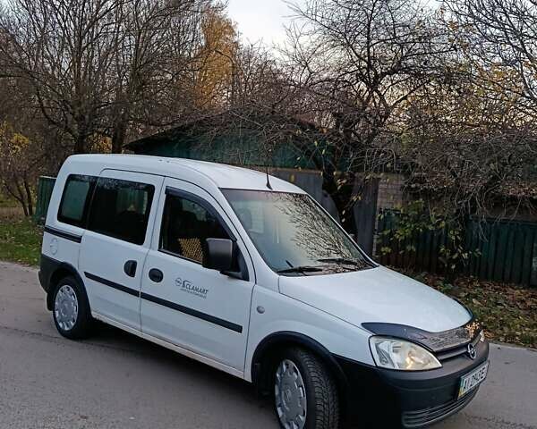 Білий Опель Комбо вант.-пас., об'ємом двигуна 1.3 л та пробігом 268 тис. км за 4500 $, фото 10 на Automoto.ua