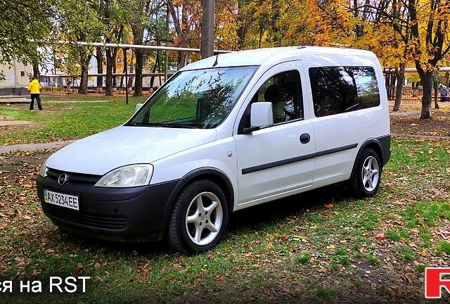 Белый Опель Комбо груз.-пасс., объемом двигателя 1.6 л и пробегом 270 тыс. км за 4800 $, фото 3 на Automoto.ua