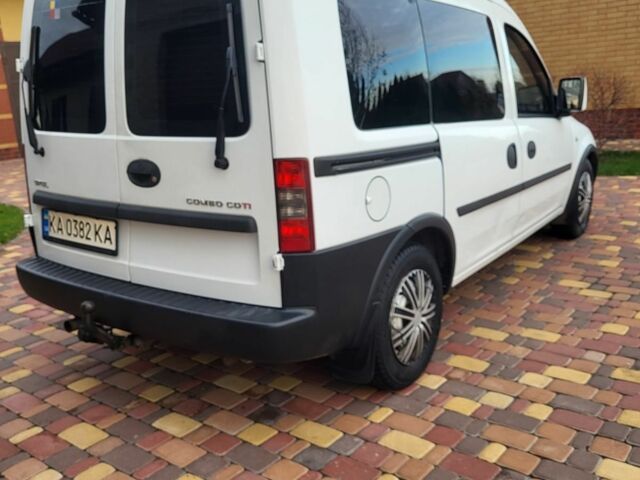 Білий Опель Комбо вант.-пас., об'ємом двигуна 1.2 л та пробігом 323 тис. км за 3750 $, фото 17 на Automoto.ua