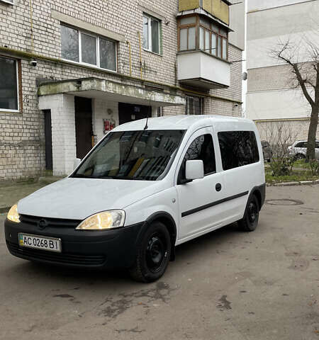 Білий Опель Комбо вант.-пас., об'ємом двигуна 1.25 л та пробігом 365 тис. км за 4000 $, фото 1 на Automoto.ua