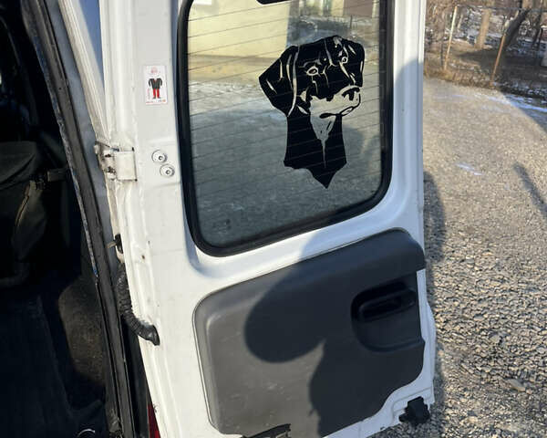 Білий Опель Комбо вант.-пас., об'ємом двигуна 1.3 л та пробігом 300 тис. км за 2750 $, фото 5 на Automoto.ua