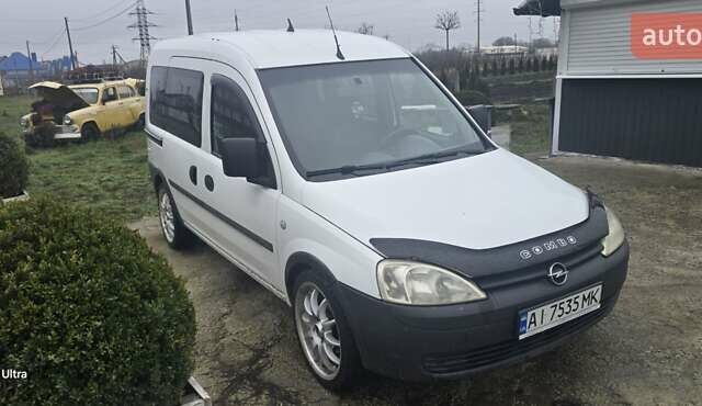 Белый Опель Комбо груз.-пасс., объемом двигателя 1.3 л и пробегом 370 тыс. км за 3650 $, фото 2 на Automoto.ua