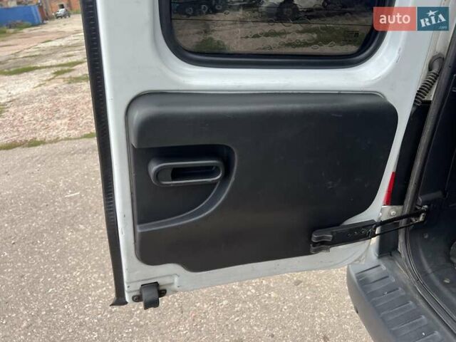 Білий Опель Комбо вант.-пас., об'ємом двигуна 1.2 л та пробігом 268 тис. км за 4300 $, фото 44 на Automoto.ua