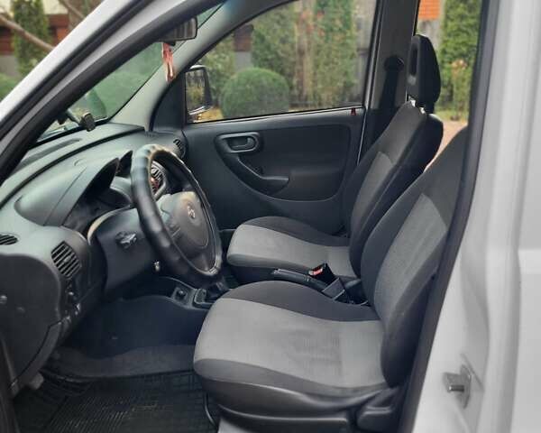 Білий Опель Комбо вант.-пас., об'ємом двигуна 1.3 л та пробігом 323 тис. км за 3750 $, фото 12 на Automoto.ua