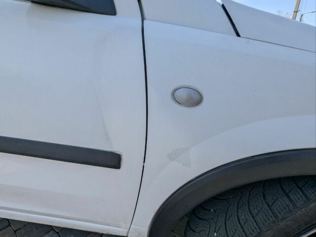 Білий Опель Комбо вант.-пас., об'ємом двигуна 1.2 л та пробігом 395 тис. км за 4000 $, фото 17 на Automoto.ua