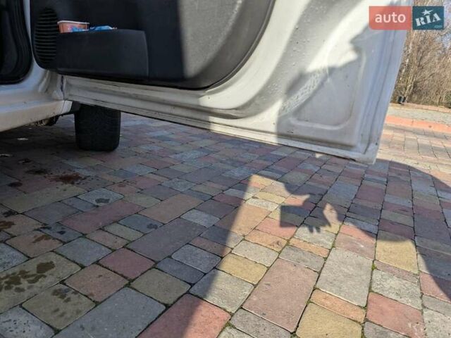 Белый Опель Комбо груз.-пасс., объемом двигателя 1.25 л и пробегом 395 тыс. км за 4000 $, фото 12 на Automoto.ua