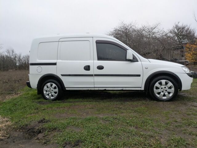 Білий Опель Комбо вант.-пас., об'ємом двигуна 1.2 л та пробігом 326 тис. км за 3500 $, фото 3 на Automoto.ua