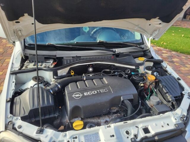 Білий Опель Комбо вант.-пас., об'ємом двигуна 1.2 л та пробігом 323 тис. км за 3750 $, фото 16 на Automoto.ua