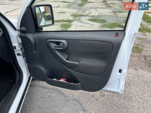 Білий Опель Комбо вант.-пас., об'ємом двигуна 1.2 л та пробігом 268 тис. км за 4300 $, фото 26 на Automoto.ua