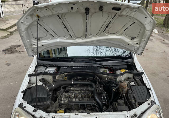 Білий Опель Комбо вант.-пас., об'ємом двигуна 1.25 л та пробігом 365 тис. км за 4000 $, фото 14 на Automoto.ua