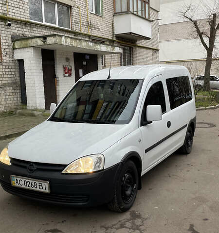 Білий Опель Комбо вант.-пас., об'ємом двигуна 1.25 л та пробігом 365 тис. км за 4000 $, фото 4 на Automoto.ua