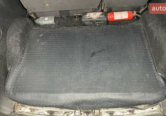 Білий Опель Комбо вант.-пас., об'ємом двигуна 1.25 л та пробігом 365 тис. км за 4000 $, фото 28 на Automoto.ua