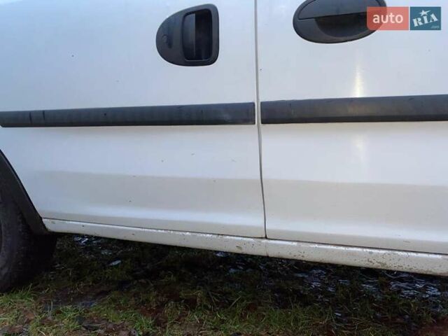 Белый Опель Комбо груз.-пасс., объемом двигателя 1.3 л и пробегом 426 тыс. км за 4200 $, фото 17 на Automoto.ua