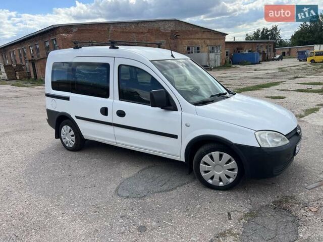 Білий Опель Комбо вант.-пас., об'ємом двигуна 1.2 л та пробігом 268 тис. км за 4300 $, фото 1 на Automoto.ua