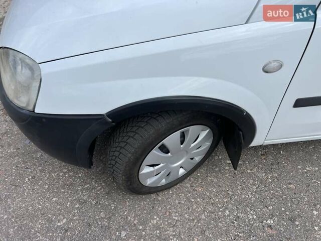 Білий Опель Комбо вант.-пас., об'ємом двигуна 1.2 л та пробігом 268 тис. км за 4300 $, фото 10 на Automoto.ua