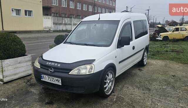 Белый Опель Комбо груз.-пасс., объемом двигателя 1.3 л и пробегом 370 тыс. км за 3650 $, фото 1 на Automoto.ua