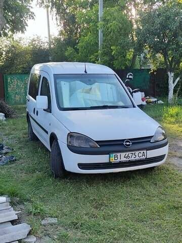 Белый Опель Комбо груз.-пасс., объемом двигателя 1.2 л и пробегом 254 тыс. км за 4150 $, фото 2 на Automoto.ua
