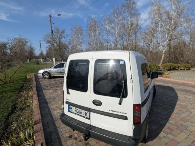 Білий Опель Комбо вант.-пас., об'ємом двигуна 1.2 л та пробігом 395 тис. км за 4000 $, фото 4 на Automoto.ua